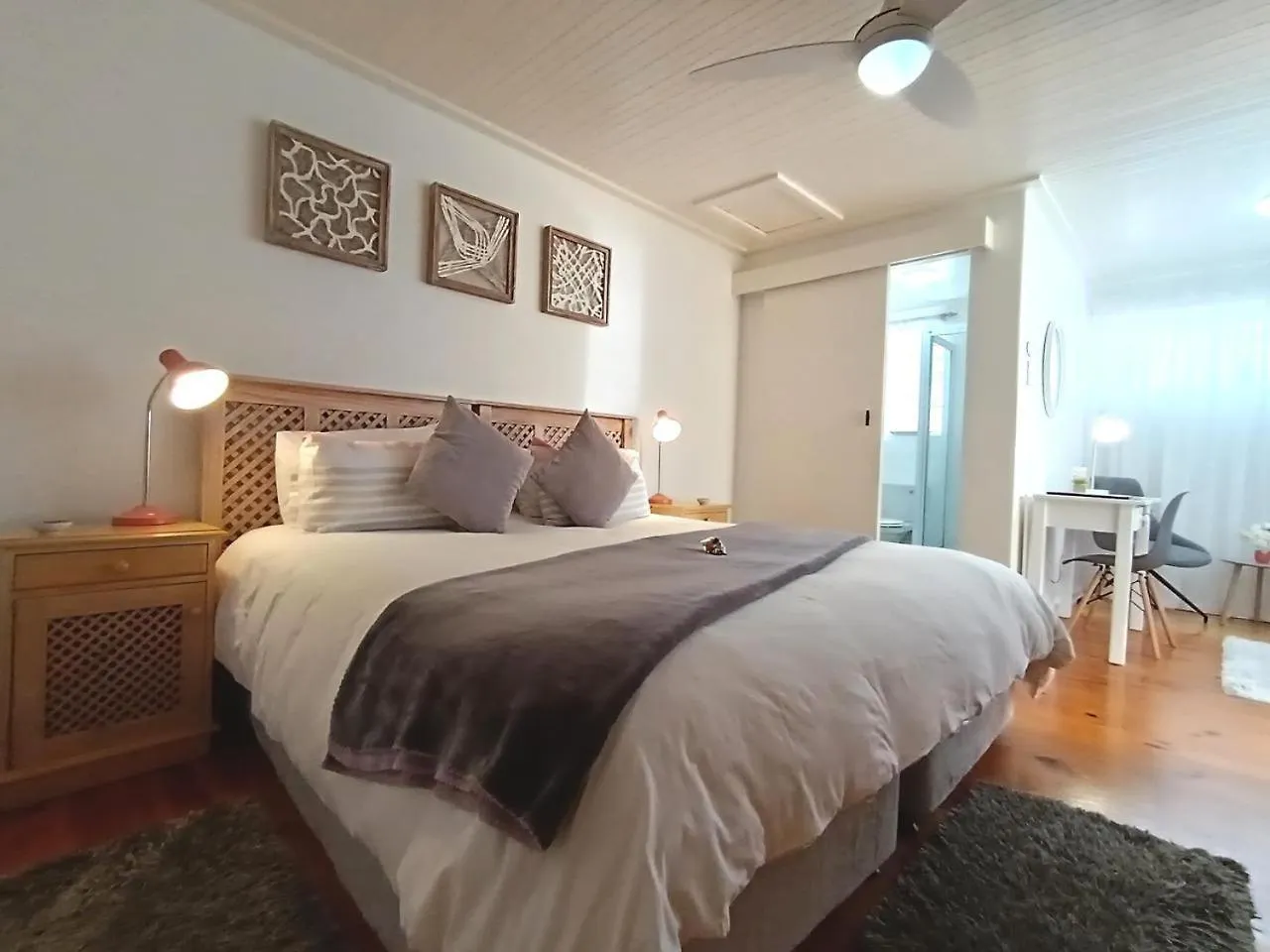 Bed and Breakfast On The Bay Порт-Элизабет