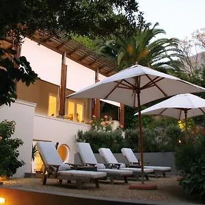 https://four-rosmead-boutique-hotel.hotels-capetown.com